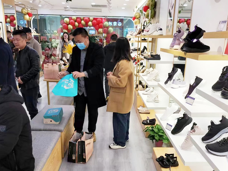 实体鞋店的鞋子利润多大才赚钱？