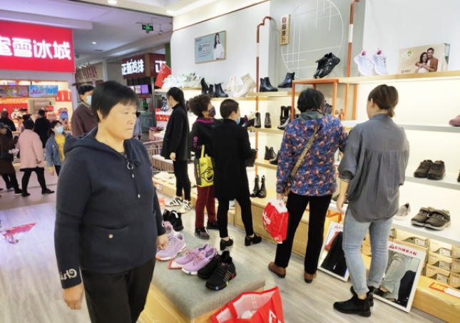 鞋子品牌加盟-现在鞋子品牌特别多，选择哪个加盟更具有吸引力呢？