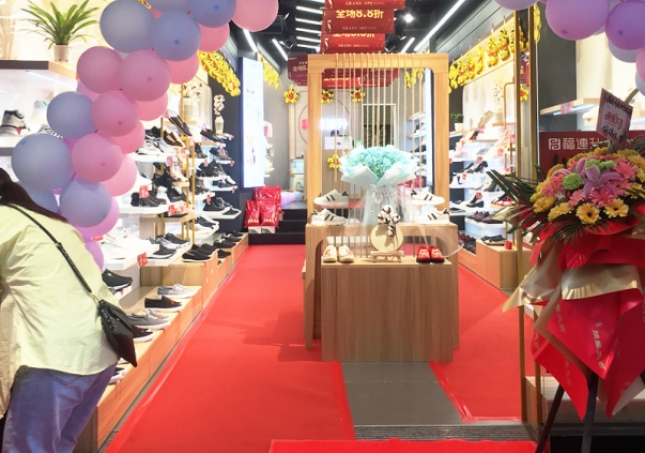 贺：福连升老北京布鞋云南昭通威信县后街店正式开业！