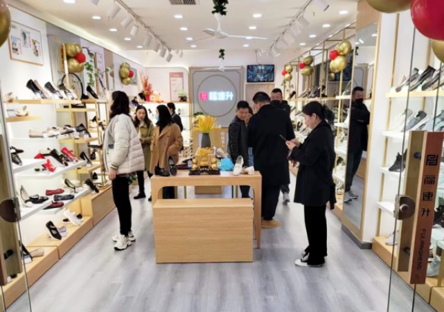 开老北京布鞋店年收入？