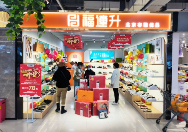 开实体鞋店：品牌店和批发散货店哪个好？