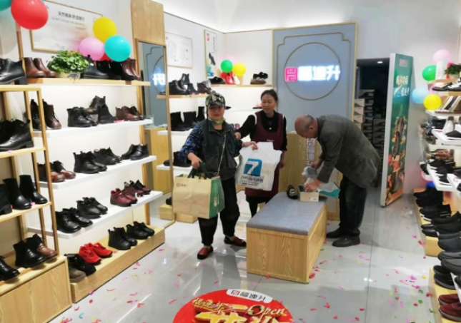 揭秘鞋服业扩张战略：成功店主如何精准把握时机，再开新店？
