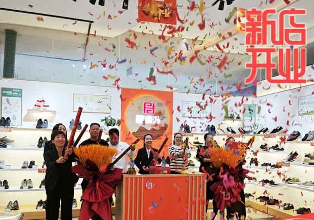 贺：福连升休闲鞋品牌河北唐山新店开业！