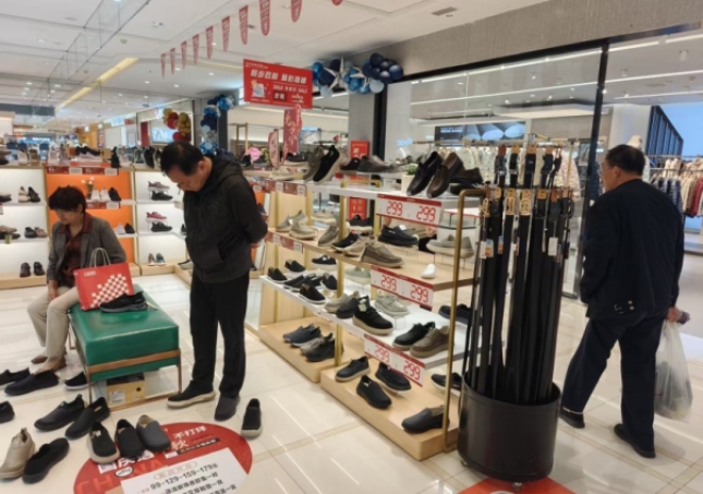 贺：福连升休闲鞋河南洛阳洛龙区专卖店正式开业！